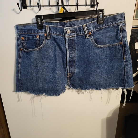 Levi's Dresses & Skirts - WOMANS LEVIS RAW HEM DENIM MINI SKIRT SZ 38